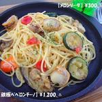 ドッグデプトプラスカフェ - 鉄板ペペロンチーノ&メロンソーダ♨