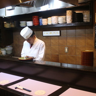 おひとり様にも人気！大人の隠れ家居酒屋