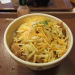 すき家 - とろ〜り3種のチーズ豚丼（並盛）