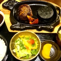 馬刺しと焼き鳥 グルマン三年坂 - 肉ビストログルマン 阿蘇あか牛ハンバーグ御膳 fromグリーンロール