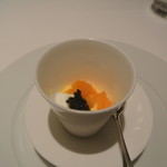 リストランテ カノフィーロ - 人参のムースとミカン
      ヨーグルトとキャビア