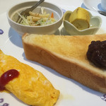 園 - 料理写真:小倉トーストとオムレツのモーニング