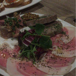 酒場わたなべ - 肉の３種盛り
      最初にこれを注文するとテンションあがります