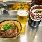 岩田屋酒店 - 料理写真:ホルモン煮 ＆ ビール