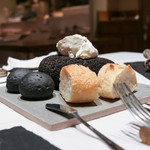 現代ガストロノミー 四匹の猫 - 2016年12月再訪：バゲット＆パン☆