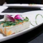 現代ガストロノミー 四匹の猫 - 2016年12月再訪：デセール シナモン(ヌガーグラッセと花のコンポート)☆