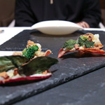 2016年12月再訪：ポワソン トマト(ハタマスのポワレ 酵母発酵させたトマトのソースと花)☆