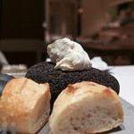 現代ガストロノミー 四匹の猫 - 2016年12月再訪：バゲット＆パン☆