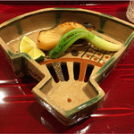 銀座 しのはら - 真魚鰹の甘さ控えめの幽庵焼き、味噌につけた姫人参。まるで雷ぼしのような食感。