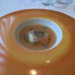 Convivio - 桃のスープ ボタン海老のマリネとバジルシード、ミントパウダー