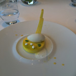 CROWN - レモン風味のティラミスと生姜のソルベ 柑橘系フルーツのムスー