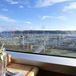 Anthony's at Sinclair Inlet - 窓越しの眺め