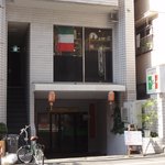 マンジャーレ - 2階が店舗になります。