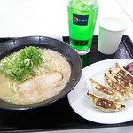 博多ラーメン ばりかた屋 - とんこつラーメン＋ドリンクＬセット799円が ラーメンパスポート使用で500円