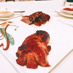 Dynasty Restaurant - 当店のシグネチャーディッシュ蜜汁烤叉焼。私見だが香港で一番旨いと思う