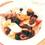 Dynasty Restaurant - ナマコは葱の香りをまとい、木耳と供される。味のションだ（エチゴ弁　エリンギの調子も高い