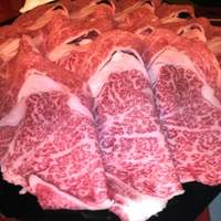 三嶋亭 本店 - すごくきれいなお肉です
