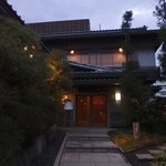 六盛　スフレ・カフェコーナー茶庭 - 京都って感じの入口