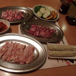 炭火焼肉 錦 - 頼んだものが勢揃い