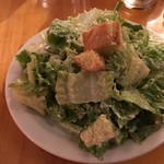 BUZZ'S ORIGINAL STEAK HOUSE - ステーキのサラダ。