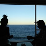 部屋の窓から海が一望～(*￣∇￣)ノ