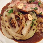 Hachi Cafe - 「ベーコンステーキカレー」特大のオニオンステーキ！(2016.12）