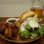 COCKTAIL HAMBURGERS - Lunch Beer Set￥980
                        ビールは＋￥300でジョッキに変更できます♡
                        で、あたしはもちろんジョッキで(笑)