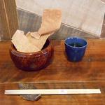 手打ち蕎麦 仙太郎 - これも楽しみな、蕎麦茶とそばせん