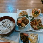 ご飯はおかわり無料！