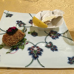 トゥ・ラ・ジョア - カキフライならぬ、柿ふらい。 牛肉のリエットと柿の相性も素晴らしく、揚げ方もとてもよかった。