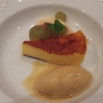 リストランテ ロアジ - デザート　キャラメルアイス、チーズケーキ、フルーツ盛合せ