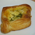関口フランスパン - ポテトグラタン（147円）♪デニッシュ生地の中にはたっぷりのポテトグラタン！