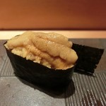伊勢鮨 - ムラサキウニ（小樽産）