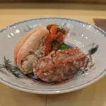 太平寿し - 香箱ガニと卵を練り込んだ寿司