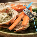 橋立港で揚がったブルータグ付きズワイガニを茹でで。