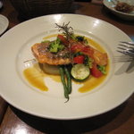 キールズ・バーハウス アオバダイ - 秋鮭の香草オーブン焼き