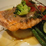 キールズ・バーハウス アオバダイ - 秋鮭の香草オーブン焼き