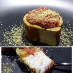 TTOAHISU - ◆最後はクリスマスらしく「ブッシュドノエル」をイメージしたロールケーキ。
      生クリーム、タップリ。