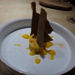 TTOAHISU - ◆スペイン産フォアグラのお料理。上にはココアクッキーが飾られています。