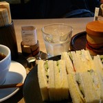 金澤屋珈琲 本店 - ミックスサンドとコロンビア～今朝の様子が思い出されます。