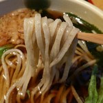 丸屋 - お蕎麦は粒々が透けて見える