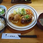 洋食のグルメ - 和風ハンバーグとカニクリームコロッケ　870円