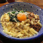 来楽軒 - 2016年12月
      限定
      汁なしチーズカレー担々麺