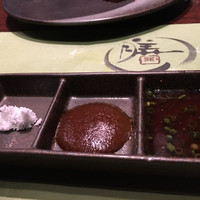 ステーキハウス ZEN 三宮店 - 左から塩、特製ソース、ポン酢