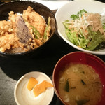 牡蠣天丼 540円（食べログワンコインランチ価格）