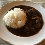 En - 牛すじカレー1000円（税込）　※サラダ＆コーヒー付き