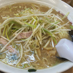 椿ラーメンショップ - ネギラーメン 720円
      中盛 100円