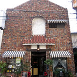 ア ラ メゾン ジャンポール - レンガ造りです。