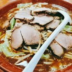 寺泊 こまどり - 味噌チャーシュー大盛、マジで半々無い盛り