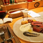 トラットリア・アルモ - 熊本産 黒毛和牛の熟成肉「クリ」の炭火焼き ＆ 赤ワイン